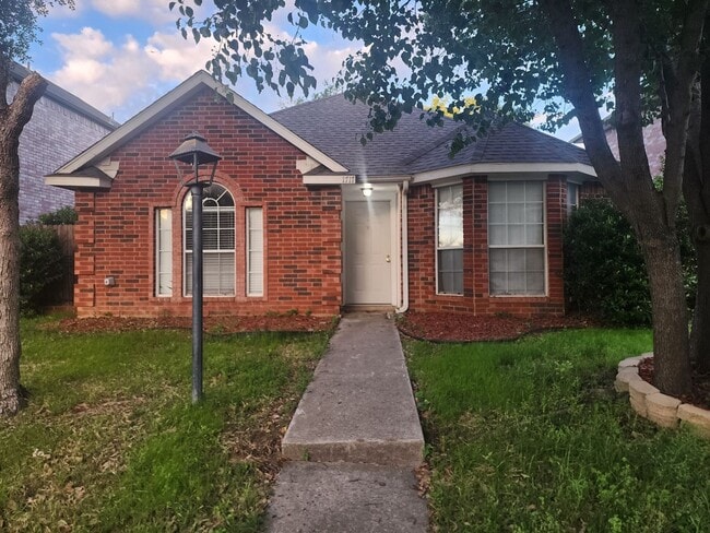 property at 1717 Creekbend Dr