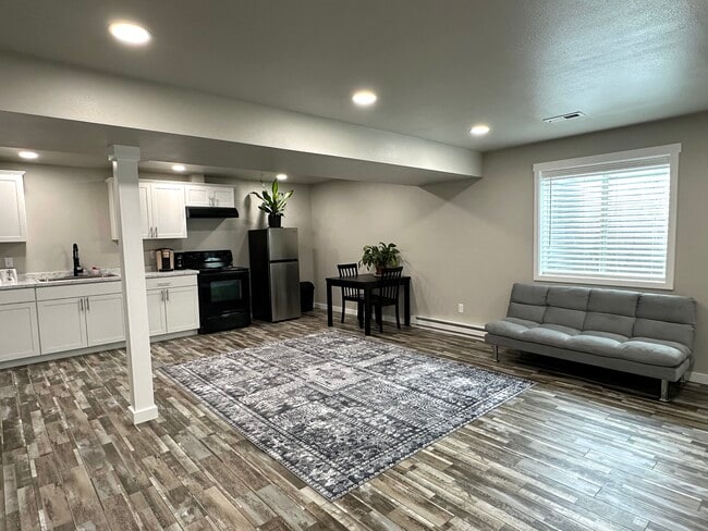 property at 4005 Cotopaxi Dr