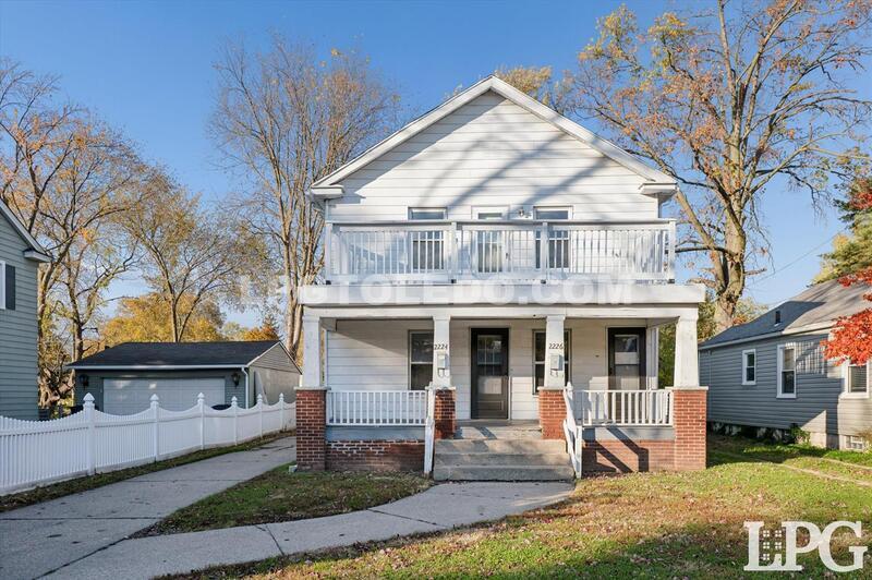 2224 W Sylvania Ave in Toledo, OH - Building Photo
