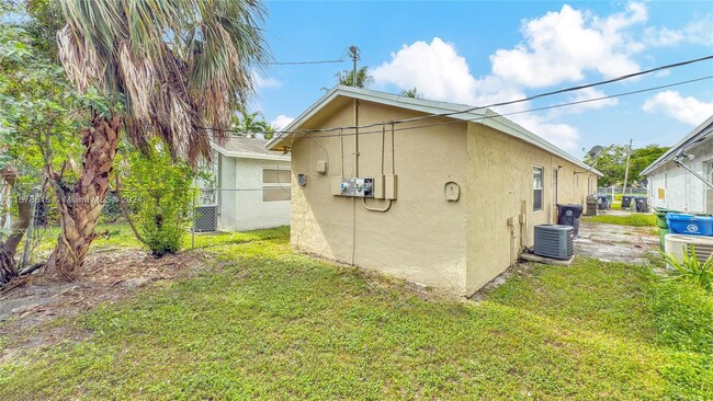 1016 NW 6th Ave, Unit 1-2 in Fort Lauderdale, FL - Building Photo - Building Photo