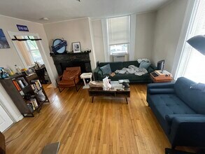 15 G St, Unit 1 in Boston, MA - Foto de edificio - Building Photo