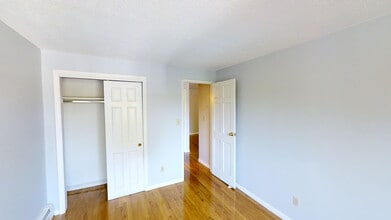 10 Murdock St, Unit 2-7A in Somerville, MA - Building Photo - Building Photo