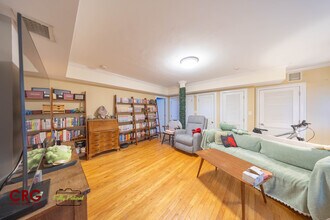 1020 Chestnut St, Unit Grdn in Newton, MA - Foto de edificio - Building Photo