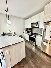 2407 W Eastwood Ave, Unit #501 in Chicago, IL - Foto de edificio - Building Photo