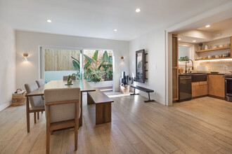 9015 Cynthia St in West Hollywood, CA - Building Photo - Building Photo