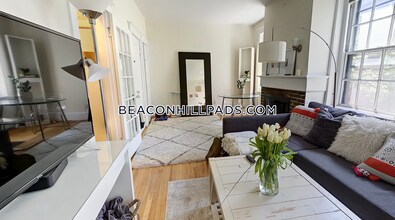 123 Myrtle St, Unit 2 in Boston, MA - Building Photo - Building Photo