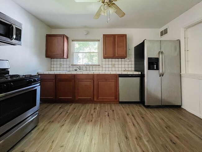 1215 S Fullhart Dr in Muncie, IN - Building Photo - Building Photo