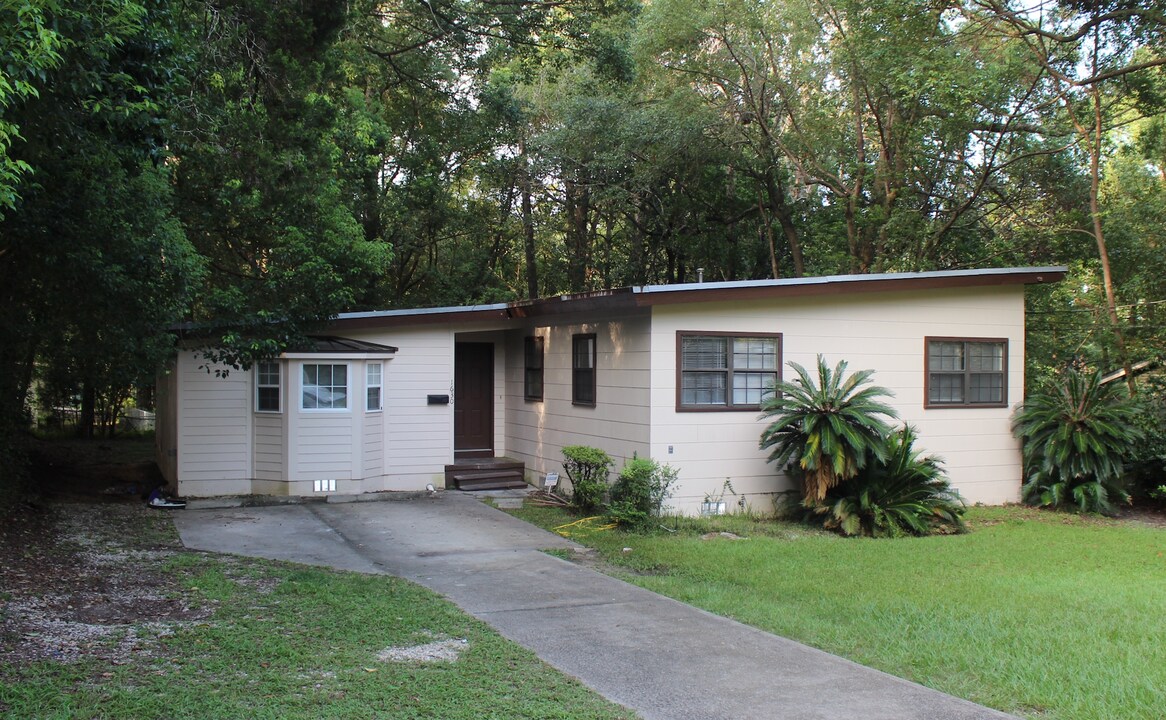 1630 Mayhew St in Tallahassee, FL - Building Photo
