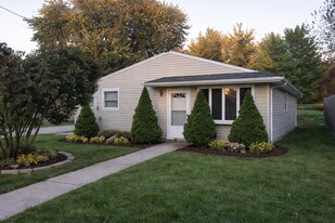 2730 Dorothy Ave NE in Canton, OH - Building Photo