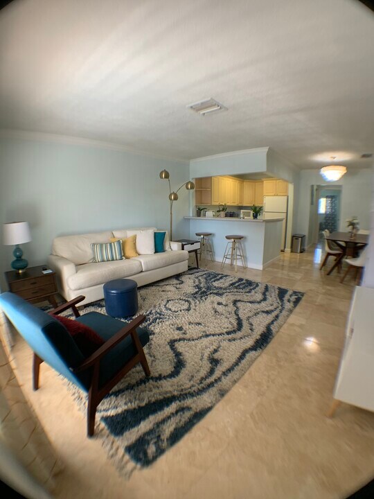 3215 NE 15th St, Unit 204 in Pompano Beach, FL - Building Photo