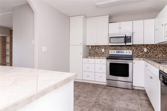 8104 Juarez Dr in Port Richey, FL - Building Photo - Building Photo