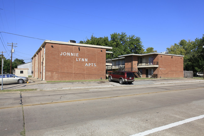 810 S Hood St in Alvin, TX - Building Photo - Building Photo