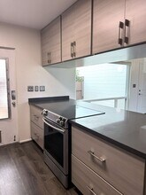 123 Koko Isle Cir in Honolulu, HI - Building Photo - Building Photo