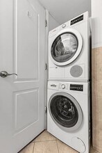 120 Christopher St in New York, NY - Building Photo - Building Photo