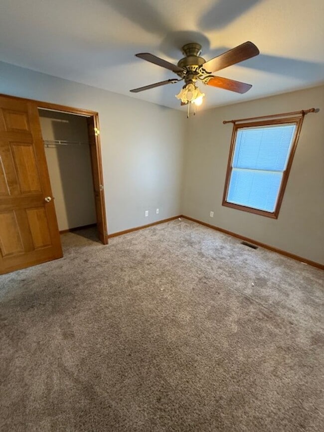 1105 N Park Ave in Chatham, IL - Foto de edificio - Building Photo