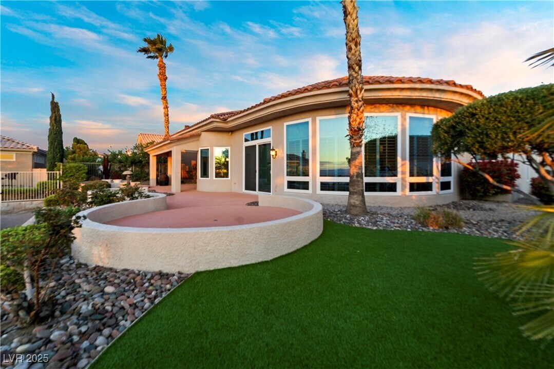 2742 Darby Falls Dr in Las Vegas, NV - Building Photo