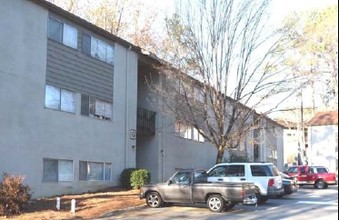 Foxwood Apartments in Doraville, GA - Building Photo - Building Photo