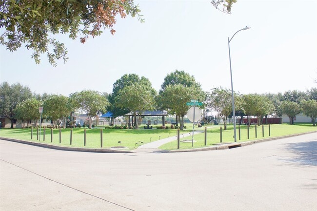 10402 Kinsdale Crossing Ln in Houston, TX - Building Photo - Building Photo