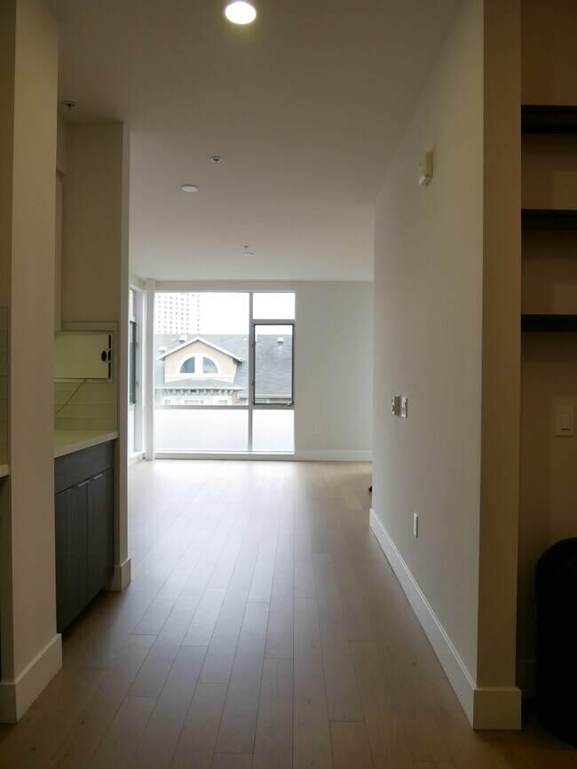 901 Jefferson St, Unit 407 in Oakland, CA - Foto de edificio - Building Photo