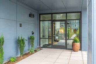 Nuovo Apartments in Bellevue, WA - Building Photo - Building Photo