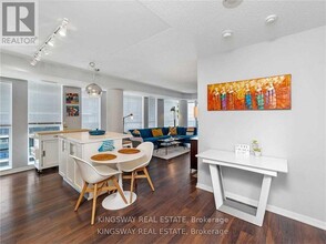 400-2400 Adelaide St E in Toronto, ON - Building Photo - Building Photo