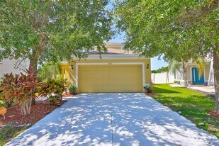 7902 Carriage Pointe Dr in Gibsonton, FL - Building Photo