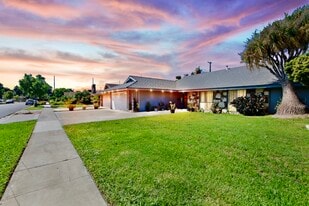 1545 E 21st St in Santa Ana, CA - Building Photo