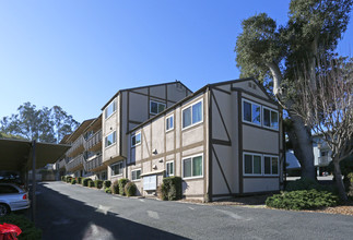 935 Lighthouse Ave in Pacific Grove, CA - Building Photo - Building Photo