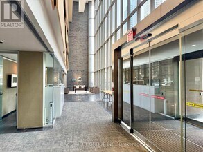 33 Charles St E in Toronto, ON - Building Photo - Building Photo