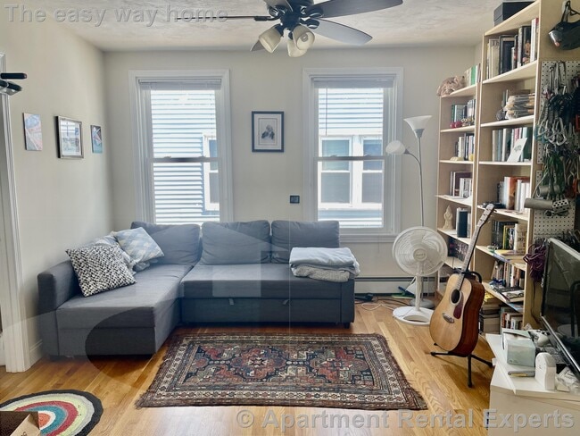 385 Columbia St, Unit #2 in Cambridge, MA - Foto de edificio - Building Photo