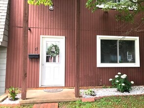 67 Woodlake Dr in Charlottesville, VA - Building Photo - Building Photo