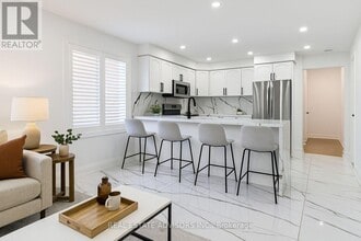 74 Pinebrook Cir in Caledon, ON - Building Photo - Building Photo