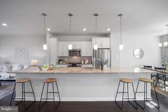 7172 Brick Kiln Cir in Beltsville, MD - Foto de edificio - Building Photo