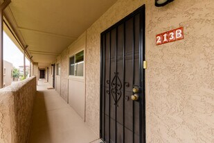 7436 E Chaparral Rd in Scottsdale, AZ - Building Photo