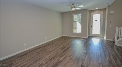 541 Tokopah Falls St in Las Vegas, NV - Building Photo - Building Photo