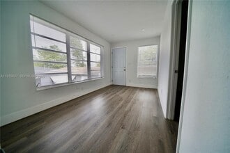 3376 NW 49th St in Miami, FL - Building Photo - Building Photo