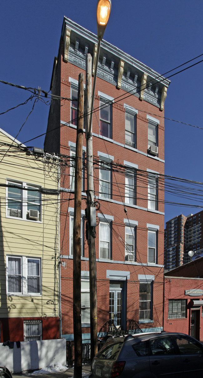 38 Wayne St in Jersey City, NJ - Building Photo - Building Photo