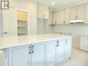 615 Cygnus St in Ottawa, ON - Building Photo - Building Photo