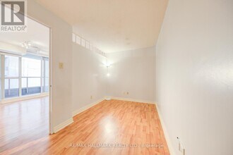 736 Bay St. in Toronto, ON - Building Photo - Building Photo