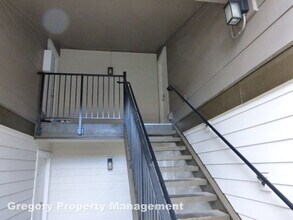 12621 NE 130th Way in Kirkland, WA - Building Photo - Building Photo