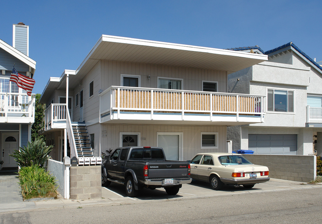 4PLEX AT HOLLYWOOD BEACH IN OXNARD in Oxnard, CA - Building Photo