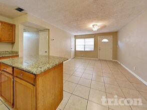 2147 66th Ave S in St. Petersburg, FL - Foto de edificio - Building Photo