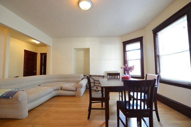 331 Faneuil St in Boston, MA - Foto de edificio - Building Photo