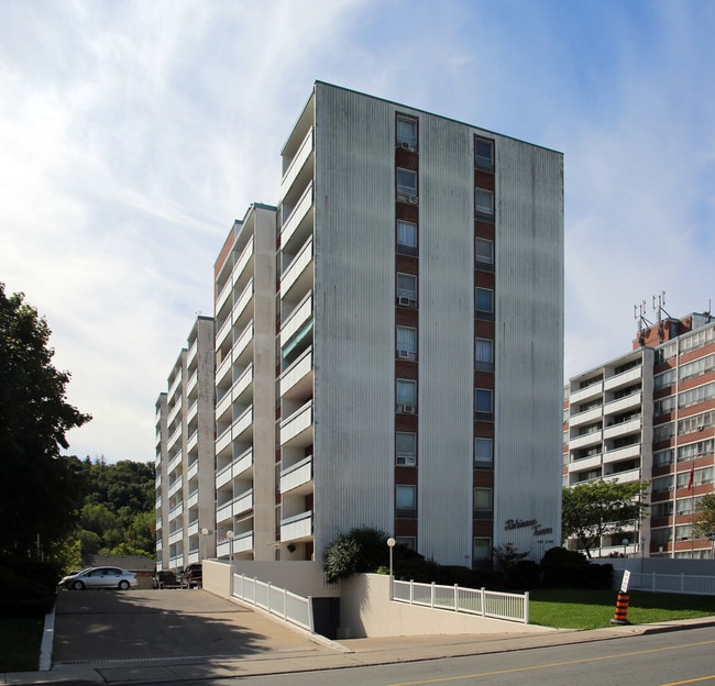 The Elizabeth and Robinson Towers in Hamilton, ON - Building Photo - Building Photo