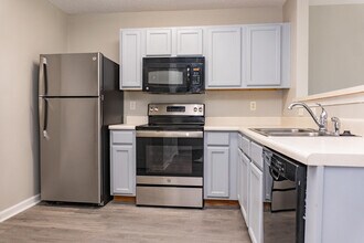 268 Swaying Pine Ct in Crestview, FL - Foto de edificio - Building Photo