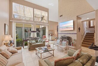 10125 Valley Forge Dr in Houston, TX - Building Photo - Building Photo