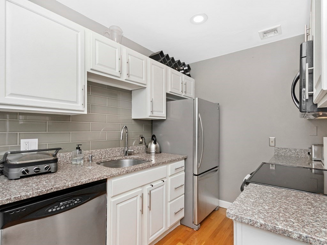 15 Medford St, Unit 1 in Chelsea, MA - Building Photo - Building Photo
