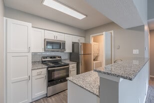 Trinity Lakes in Cordova, TN - Building Photo