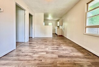 1335 E Dubail Ave in South Bend, IN - Building Photo - Building Photo