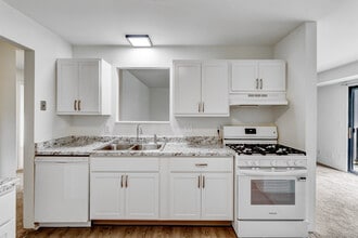 Arbor Lake Apartments in Wyoming, MI - Foto de edificio - Building Photo